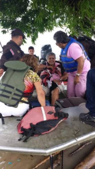 Mientras tanto, en Costa Rica unas 3.600 personas evacuaron desde el martes las zonas de mayor riesgo del litoral Caribe, con apoyo de los cuerpos de socorro y la policía, informó el ministerio de Seguridad Pública que calificó la operación como 'exitosa'.