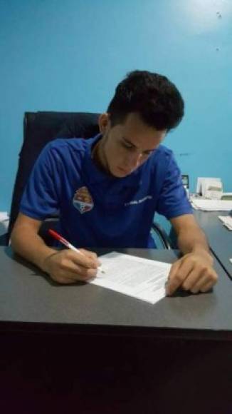 El defensa central Ronald Tróchez renovó contrato con el Real Juventud de la Liga de Ascenso de Honduras.