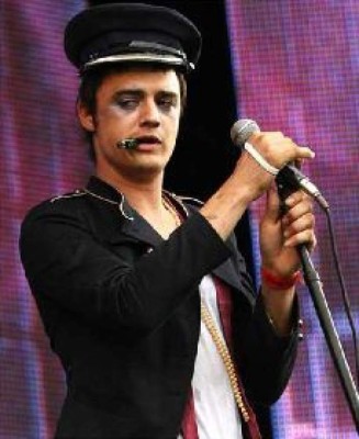 Inculpado por presunta posesión de droga Pete Doherty