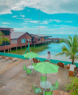 ‘Aquacinema’, el nuevo atractivo para los visitantes en Utila