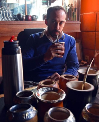 La pasión por el mate se exporta al mundo, de la mano de Messi, Suárez o Cavani