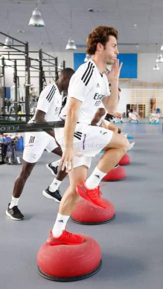 El Real Madrid ha decidido en este caso cómo será su plan para el lateral diestro. Carlo Ancelotti no cuenta con Álvaro Odriozola, a quien se buscará de esta manera salida, como apunta la información del portal “Relevo”.