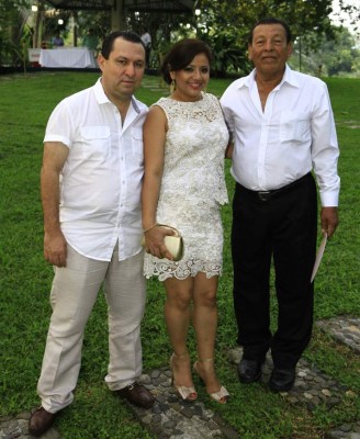 Hugo García y Stefanie Galeano celebran por su amor