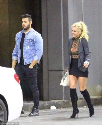 Britney Spears y Sam Asghari disfrutan una romántica cita