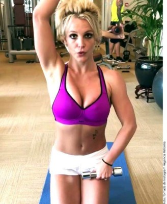 Britney Spears comparte sexy rutina de ejercicios  