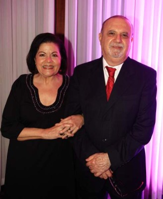 Dieron el sí con el roce de un beso