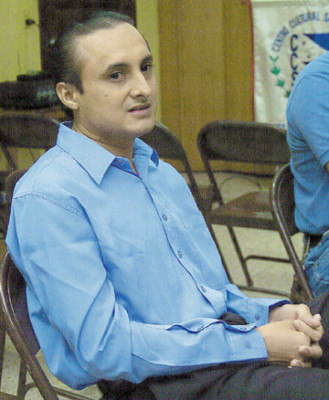 'Bajo el almendro... junto al volcán” al teatro