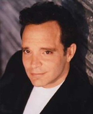 El comediante Richard Jeni muere por herida de bala