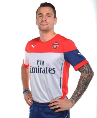 El francés Debuchy deja el Newcastle y ficha por Arsenal