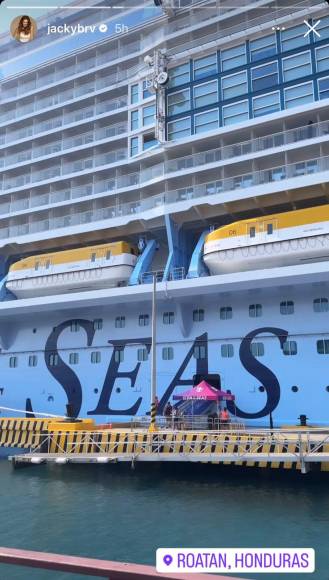 Bracamontes junto a su familia recorren la isla de Honduras en el crucero más grande y lujoso del mundo, Icons of the Seas.