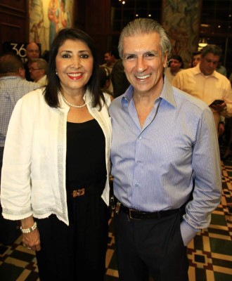 Rosario Castillo y Gerardo Gonzales.