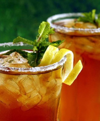 &nbsp;Elabore un té frío de limón y naranja