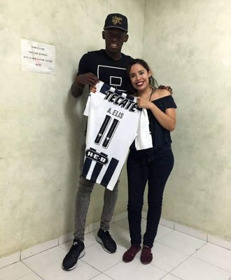 Alberth Elis ayuda a hondureño enfermo en Monterrey