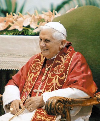 Benedicto XVI peregrina en Asís