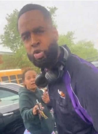 Dominicano se disculpa tras amenazar a hondureña con tirarle a ICE: Fedex lo despidió
