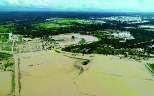 Bajo agua el sector Puente Alto, de Baracoa, luego de Eta y Iota, nuevamente familias lo perdieron todo. Foto: LA PRENSA.