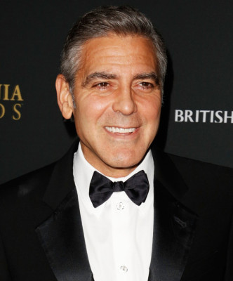Clooney irónico, 'soy gay, gay”