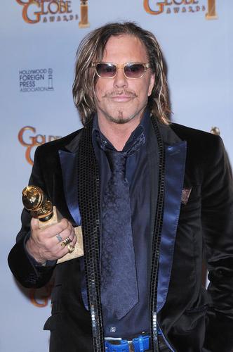 Mickey Rourke niega haber creado una campaña para recaudar fondos