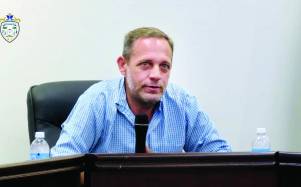 Ronnie McNab, alcalde de Roatán.