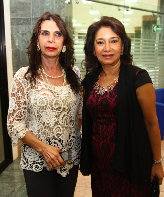 Ana María Alemán recibe reconocimiento