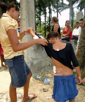 Pesar y dolor en último adiós a maestro en Tela