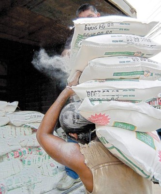 Quintal de harina sube 100 lempiras