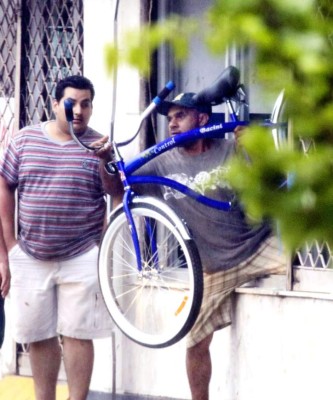 Centros comerciales del este en poder de vándalos