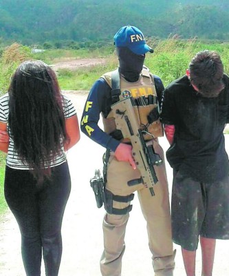 Caen dos menores que supuestamente recogían extorsión