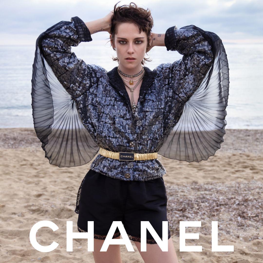 Posa Kristen Stewart para colección de Chanel