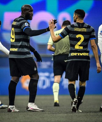 Lautaro Martínez rompe su sequía y el Inter golea para seguir al acecho del AC Milan