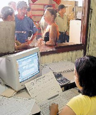 Despiden a empleados por no cumplir metas