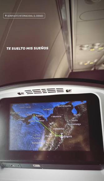 A través de su cuenta de Instagram, Jennifer Aplícano publicó esta fotografía en la que se muestra dentro del avión rumbo a cumplir su sueño. 