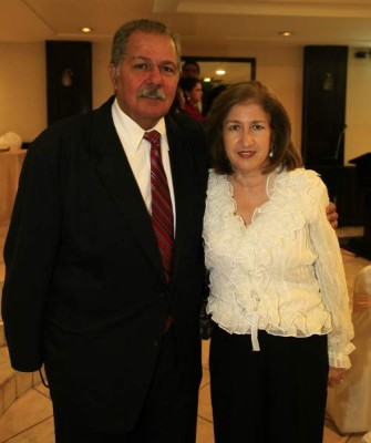 Premian a abogados por honrar la toga