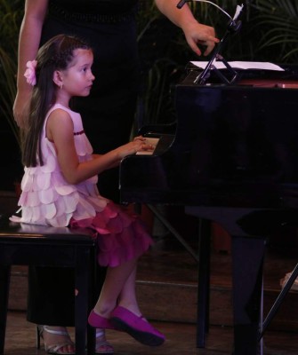 Rindieron tributo al romanticismo en San Pedro Sula