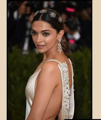 Un político pagará millones a quien decapite a famosa actriz