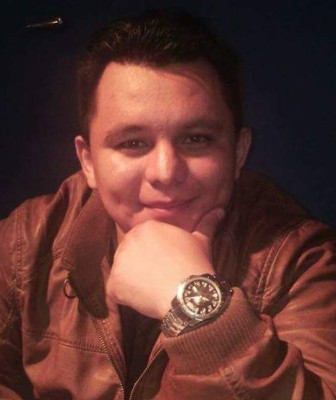 Delante de su madre y sus 4 hijos mataron a universitario