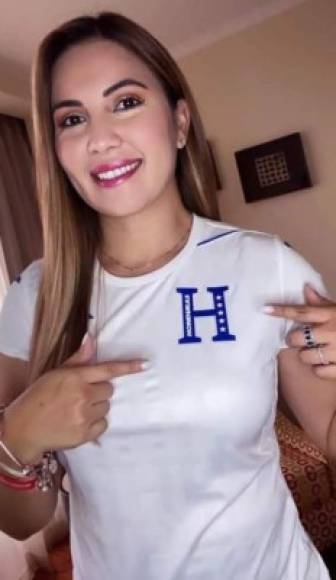 Jenny Fernández: La guapa periodista está lista para apoyar a la selección de Honduras y confía en ver a la Bicolor en una nueva Copa del Mundo.