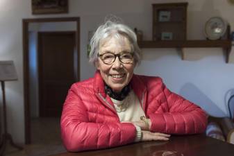 Catherine Camus (París, 1945), hija del ensayista y filósofo francés Albert Camus, durante una entrevista con EFE en la que afirma que cree que el mensaje de su padre, premio Nobel en 1957, “tiene plena vigencia” en el actual contexto internacional marcado por los conflictos bélicos y el auge de la ultraderecha en Europa.