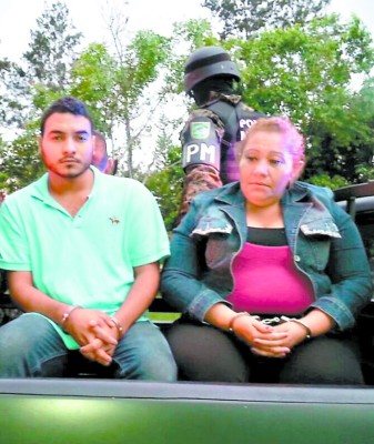 Capturan mexicano en allanamiento Una maestra de educaciÃ3n primaria y el propietario de la casa donde se ejecutÃ3 la operaciÃ3n fueron capturados. En la acciÃ3n decomisaron un fusil y dos miras telescÃ3picas de largo alcance 15 Sept 2014