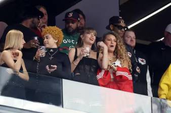Ice Spice, Taylor Swift y Black Lively están juntas en el Super Bowl 2024.