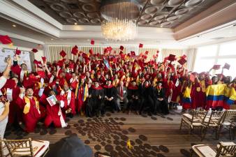 250 fueron los graduados de diferentes países, en una ceremonia realizada en Miami, Estados Unidos de América.