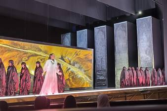 La soprano australiana Amelia Wawrzon en el papel de Afira en la ópera Zarqa al Yamama, la primera producida por Arabia Saudí y la de más grande formato cantada en árabe, en el King Fahd Cultural Center, en Riad.