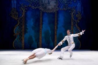 Los bailarines son profesionales, su vestimenta, las piruetas que realizan y la gran puesta en escena trabajada durante muchos años los convierten en artistas de talla mundial.