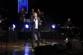 Jorge Duarte se presentó con una orquesta en su show musical.
