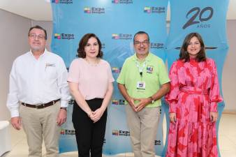 Bismark Herrera, gerente general de Promotional Home; Melissa Yacamán, gerente de Expocentro; José Quan, director de Expo Imagen, y Caroline Bolduc-Barletta, gerente general de Hotel Aloft.