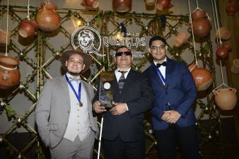 Ganadores. Kelvin Enamorado, de la fundación Warrior Zulu Nation; Rubén Vásquez, de la fundación Luis Braille, y Fernando Alcántara, representante de la fundación Guala.