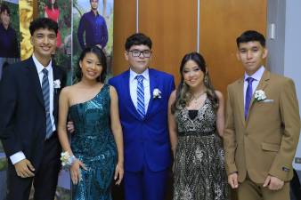 Los futuros universitarios lucieron de buen gusto, previo a una de sus fiestas más significativas en sus vidas.