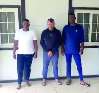 Yersi Quiñones, Óscar Lizalda y Robinson Gómez están bajo custodia de las autoridades.