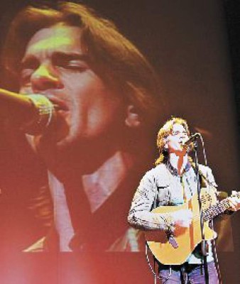 Juanes electriza a Tokio