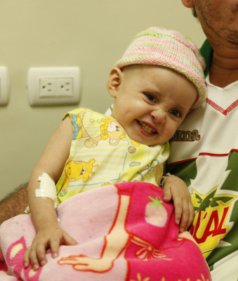 Madelin sonríe tras milagrosa cirugía